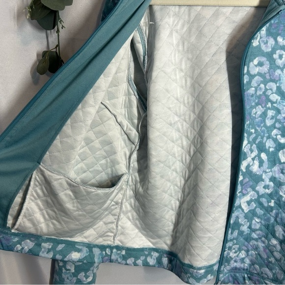 Isaac Mizrahi | Soft Quilted Zip Up Jacket Light Blue Printed Women’s Size Large - Picture 8 of 10